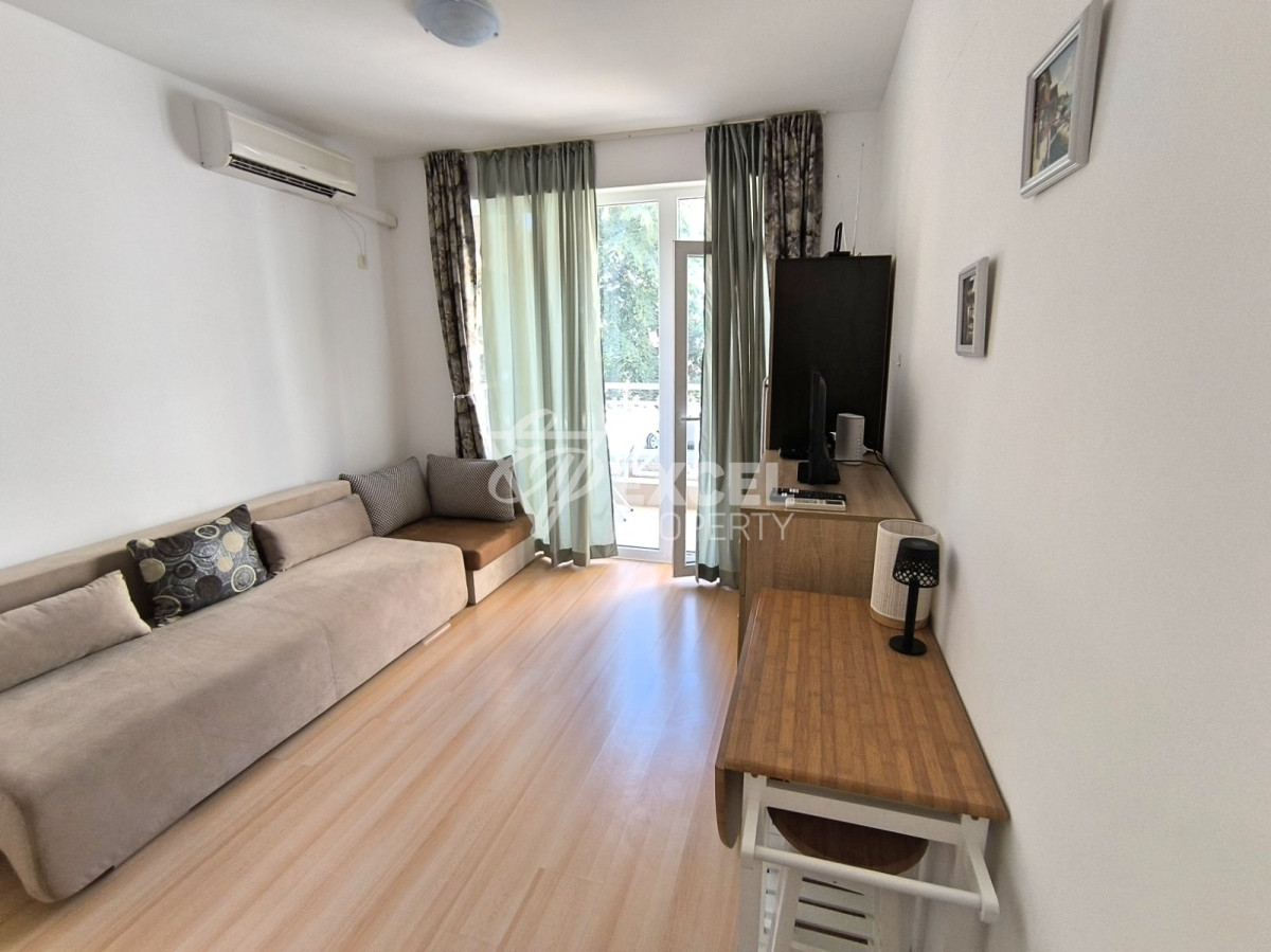 Уютно обзаведено студио с мебели и тераса в Съни Дей 6