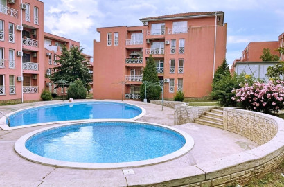 Обзаведен имот с тераса и гледка басейн - Съни Дей 6