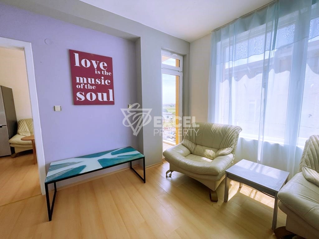 Тристаен обзаведн имот в комплекс Сани Дей 5