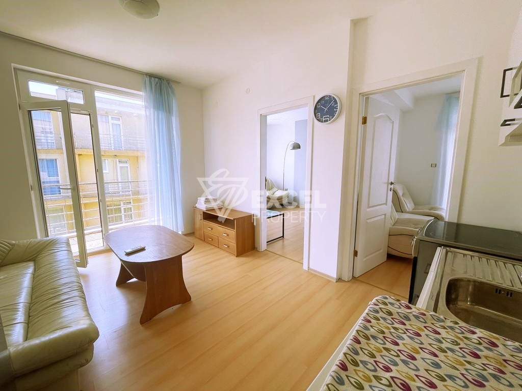 Тристаен обзаведн имот в комплекс Сани Дей 5