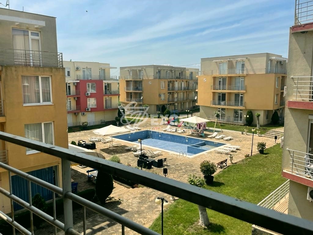 Тристаен обзаведн имот в комплекс Сани Дей 5