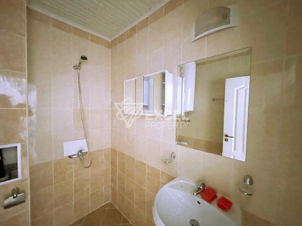 Тристаен обзаведн имот в комплекс Сани Дей 5