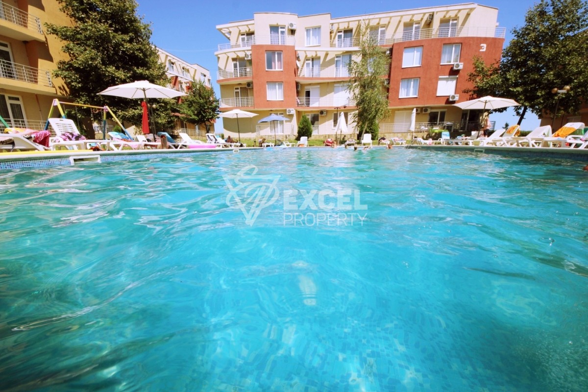 Тристаен обзаведн имот в комплекс Сани Дей 5