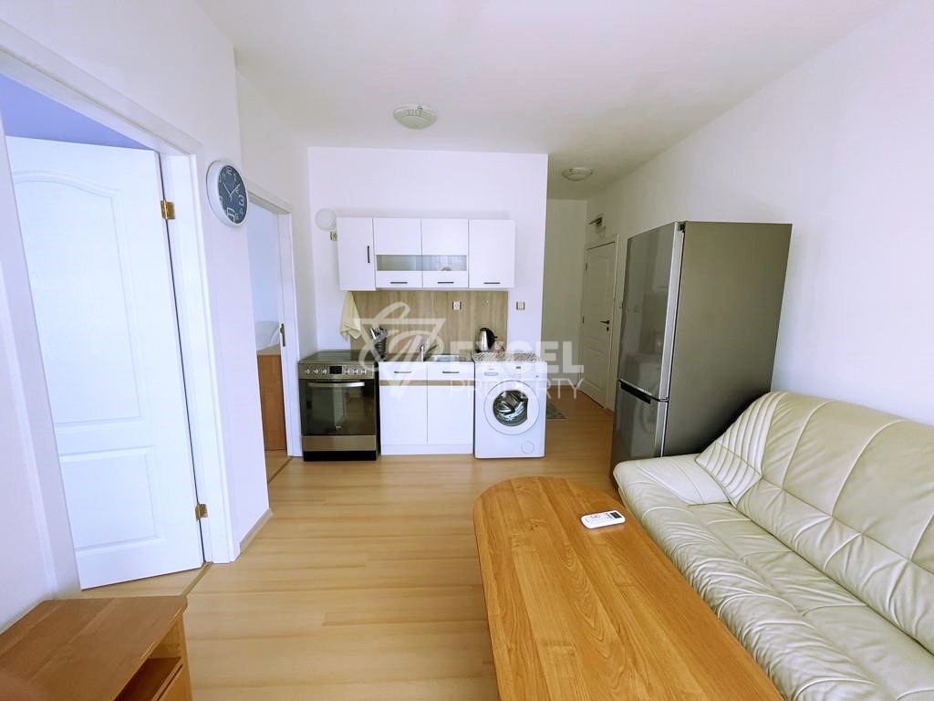 Тристаен обзаведн имот в комплекс Сани Дей 5