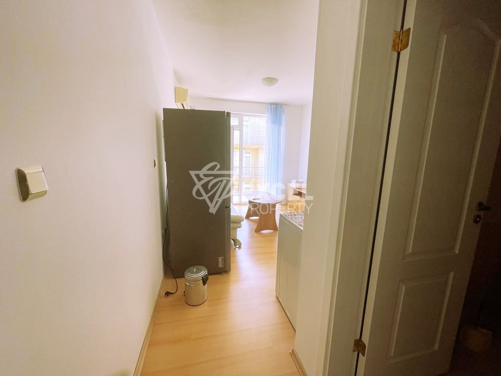 Тристаен обзаведн имот в комплекс Сани Дей 5