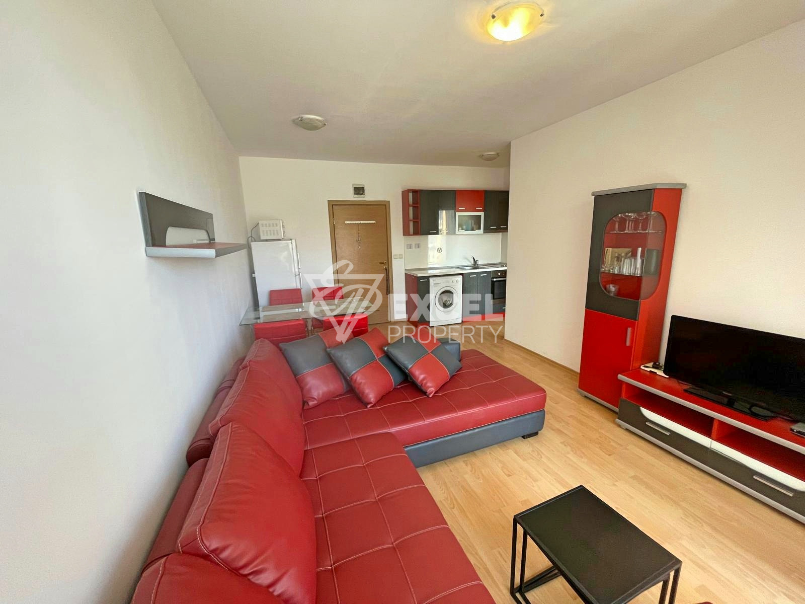 Двустаен, добре обзаведен имот в комплекс Съни Дей 6