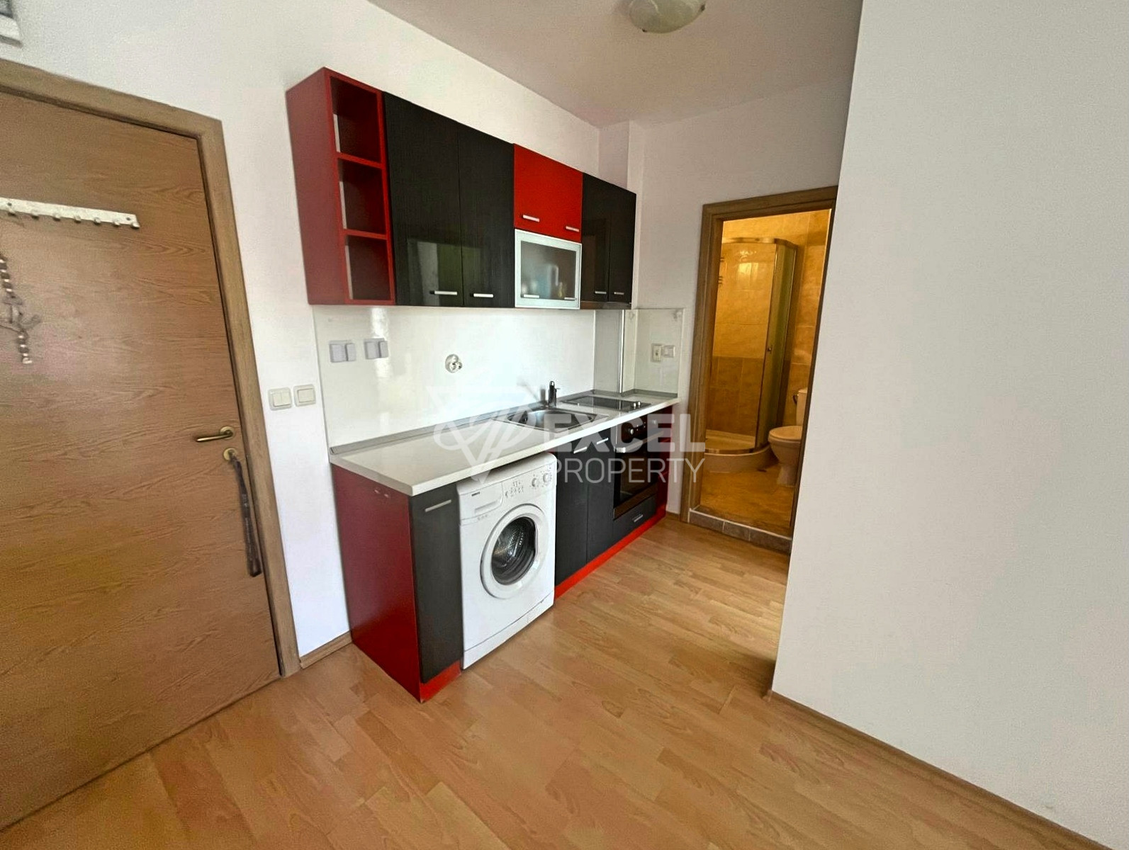 Двустаен, добре обзаведен имот в комплекс Съни Дей 6