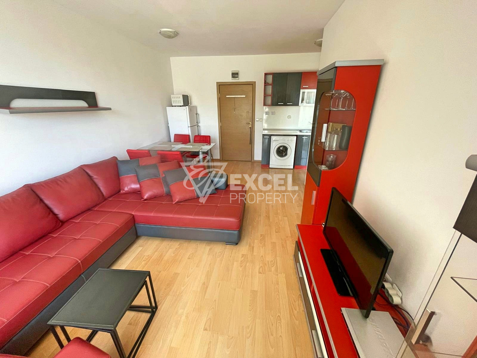 Двустаен, добре обзаведен имот в комплекс Съни Дей 6