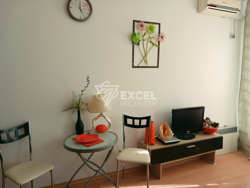 Студио с гледка към басейна Съни Дей 6