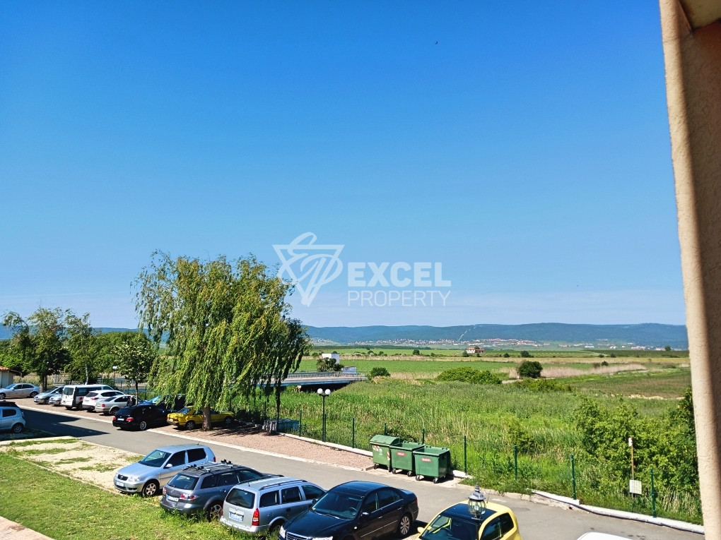 Тристаен  обзаведен апартамент с две тераси-Съни Дей 6