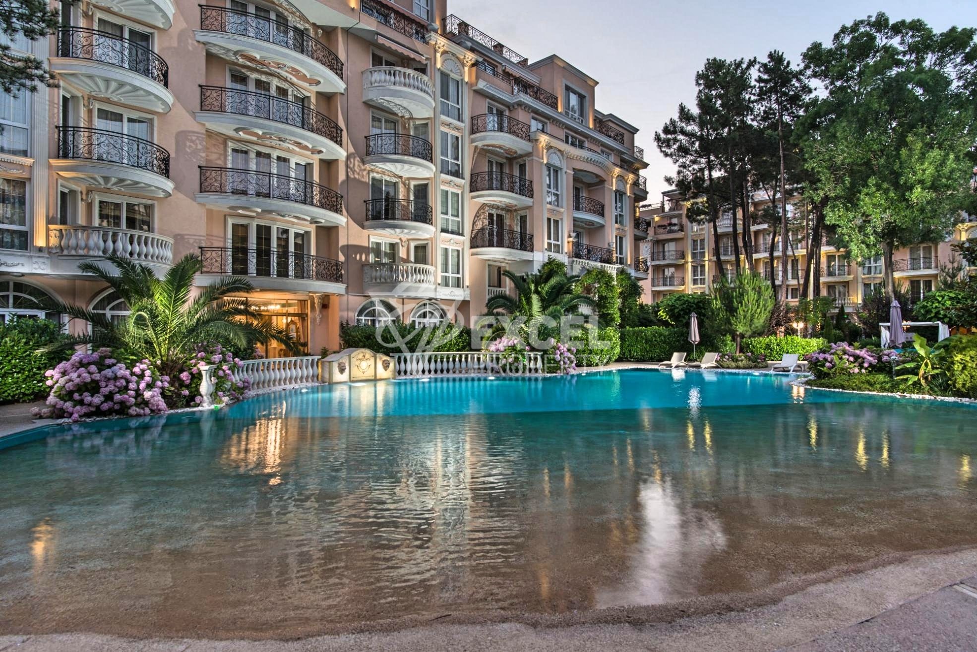 Двустаен луксозен имот в комплекс Венера Палас