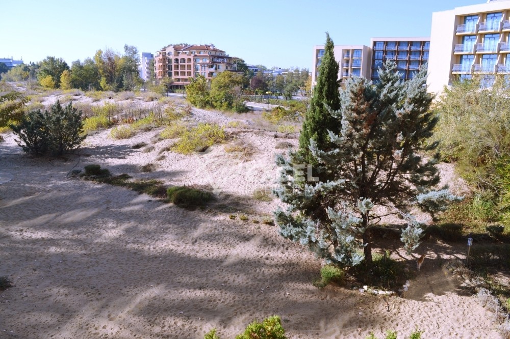 Тристаен имот в комплекс Дюн Резиденс, на 100м от плажа-Слънчев Бряг