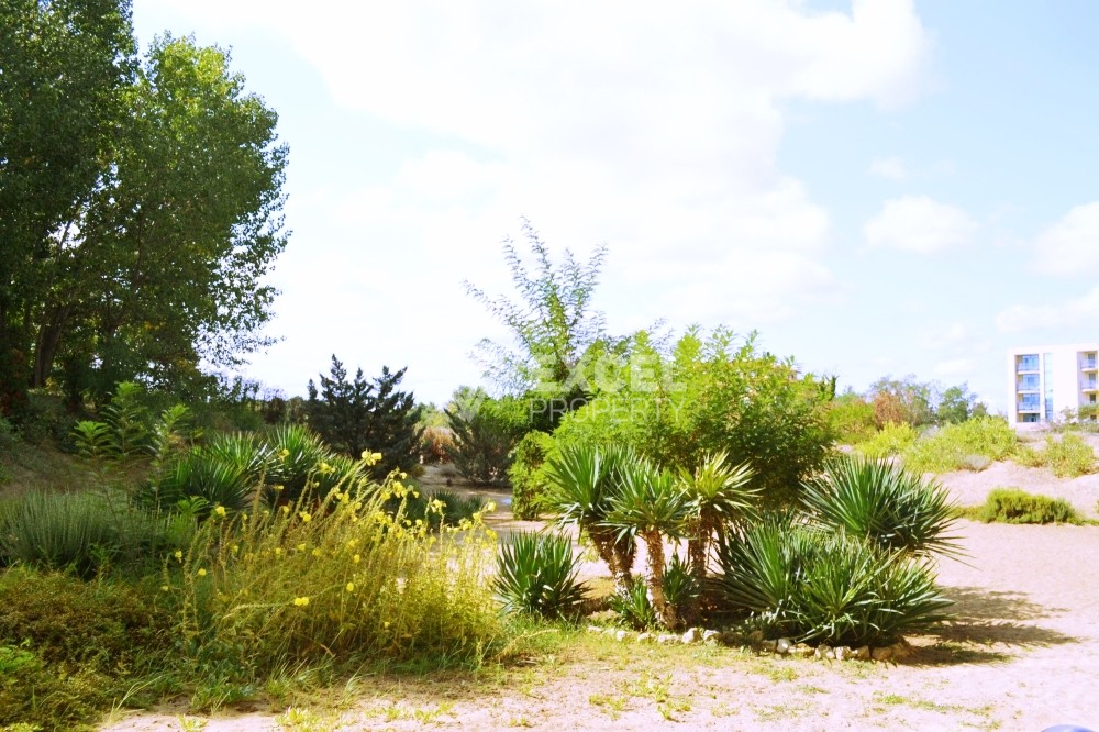 Тристаен имот в комплекс Дюн Резиденс, на 100м от плажа-Слънчев Бряг