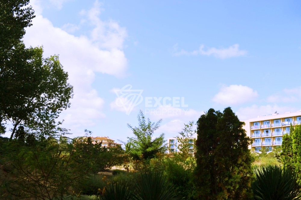 Тристаен имот в комплекс Дюн Резиденс, на 100м от плажа-Слънчев Бряг