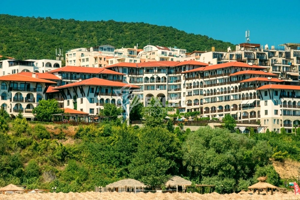 Тристаен обзавден имот-Етъра, Свети Влас