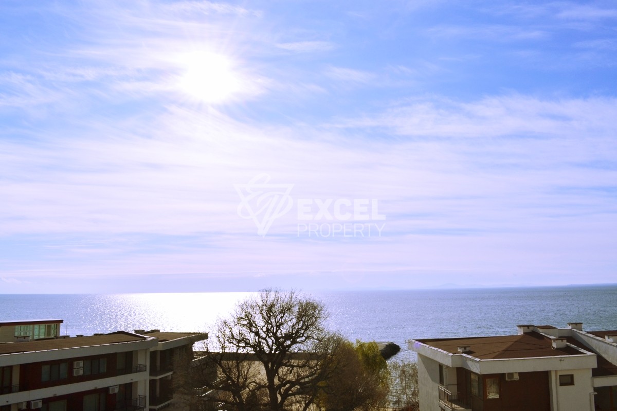 Месамбрия Форт комплекс,  Елените- тристаен имот с гледка море