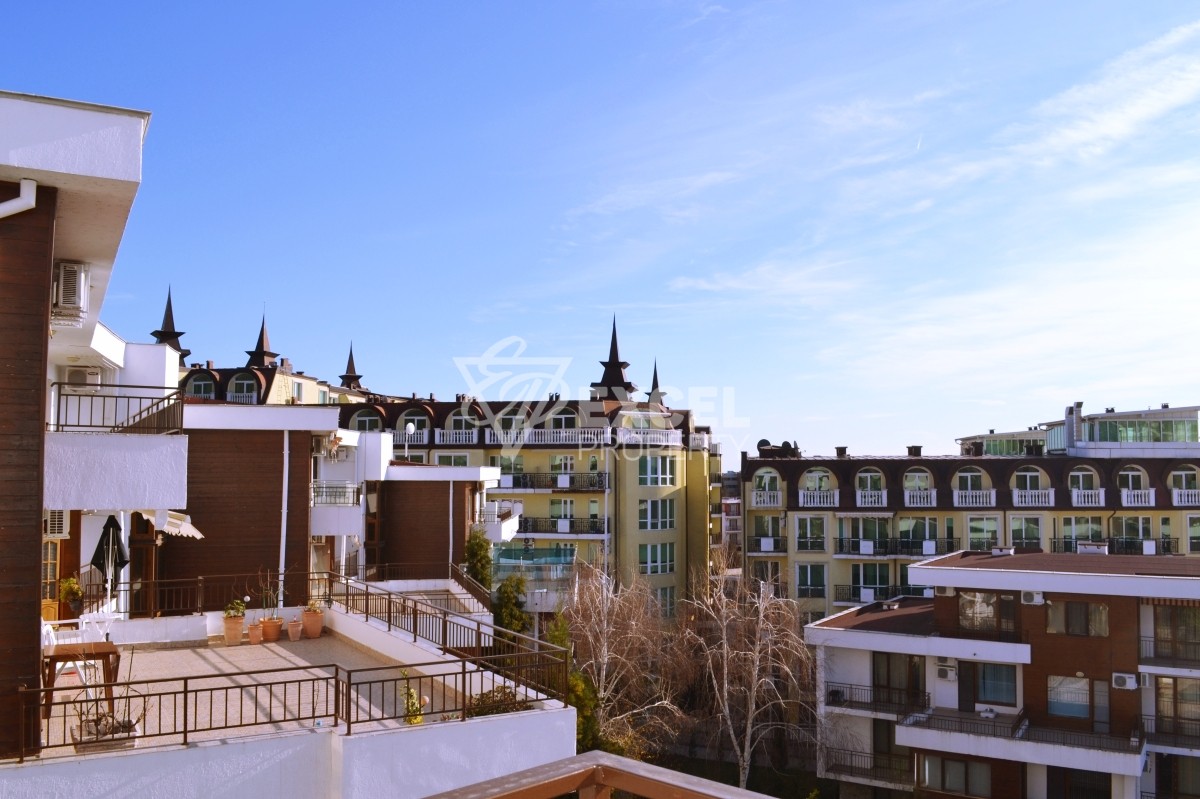 Месамбрия Форт комплекс,  Елените- тристаен имот с гледка море