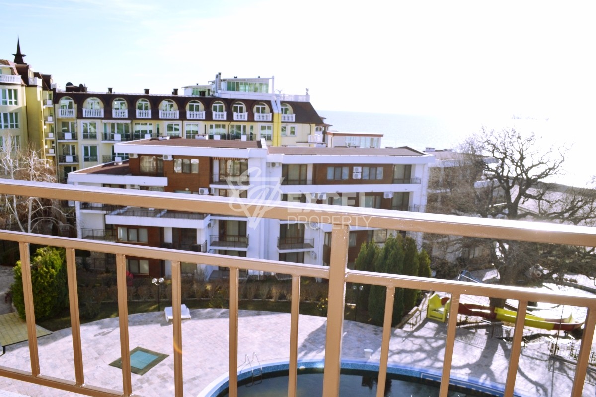 Месамбрия Форт комплекс,  Елените- тристаен имот с гледка море