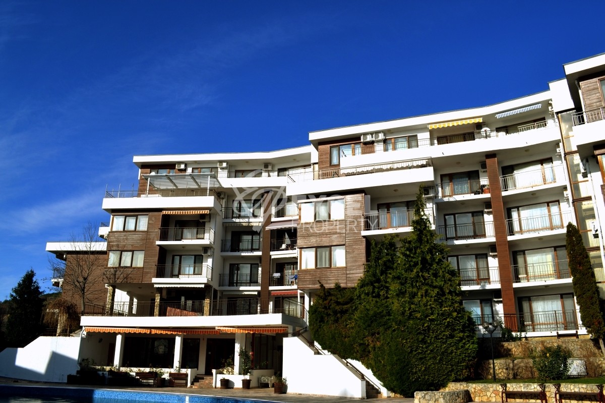 Месамбрия Форт комплекс,  Елените- тристаен имот с гледка море