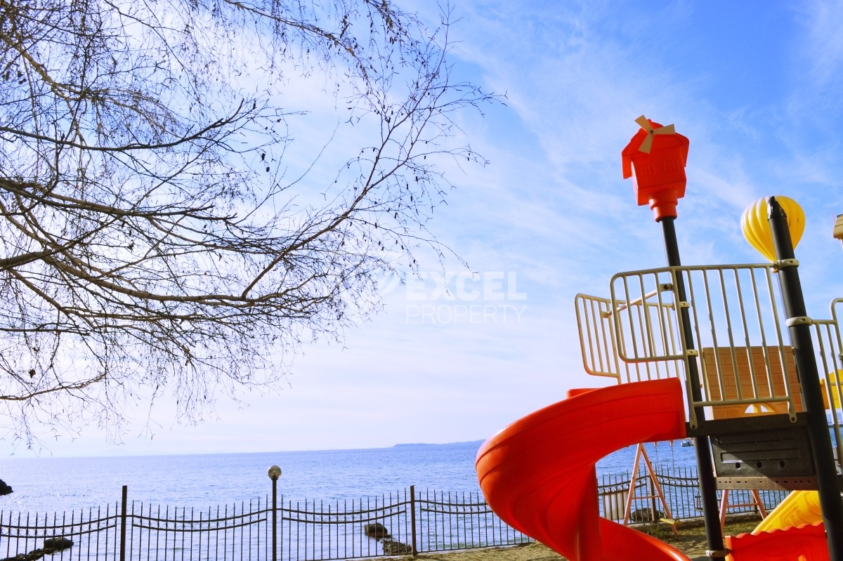 Месамбрия Форт комплекс,  Елените- тристаен имот с гледка море