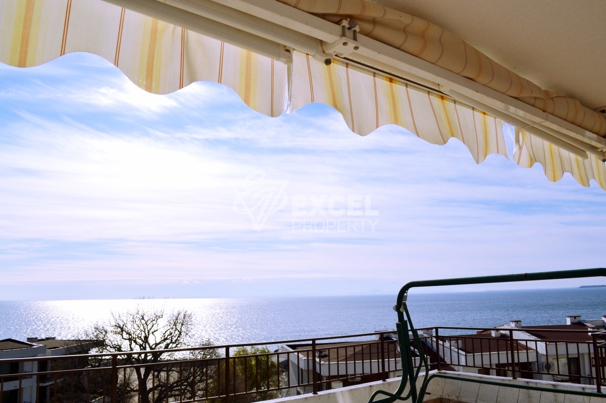 Месамбрия Форт комплекс,  Елените- тристаен имот с гледка море