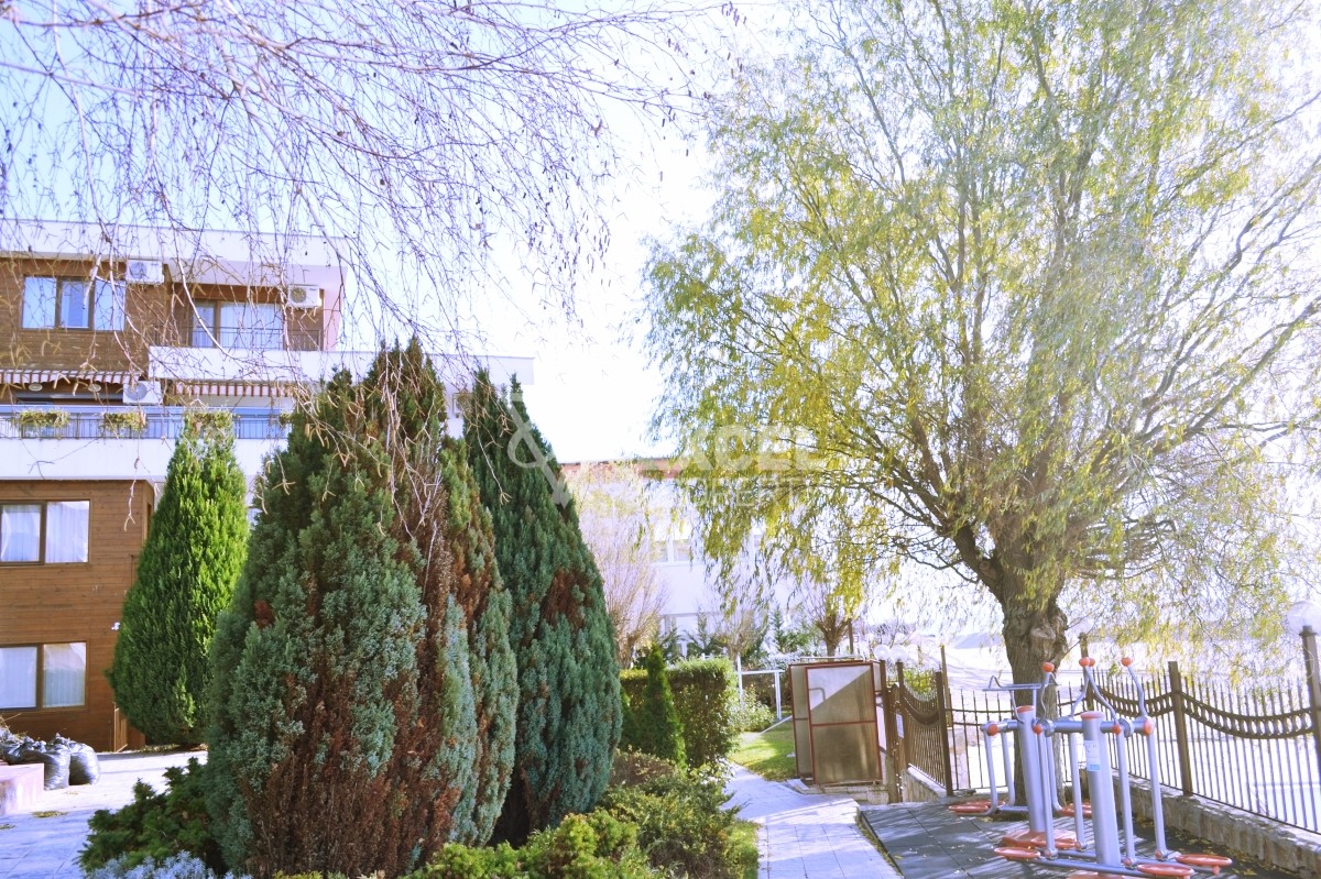 Месамбрия Форт комплекс,  Елените- тристаен имот с гледка море