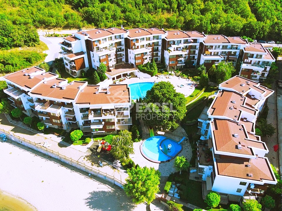 Месамбрия Форт комплекс,  Елените- тристаен имот с гледка море