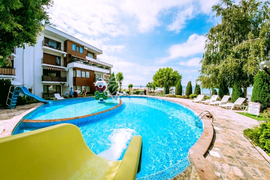 Месамбрия Форт комплекс,  Елените- тристаен имот с гледка море