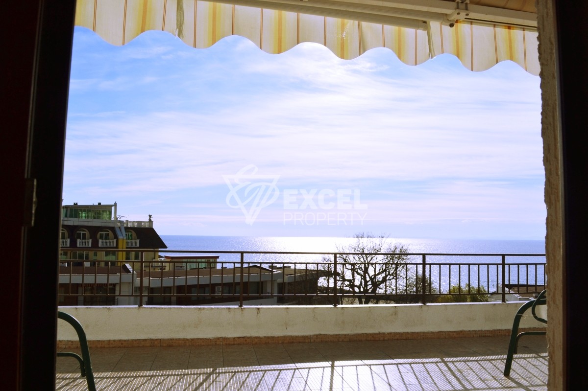 Месамбрия Форт комплекс,  Елените- тристаен имот с гледка море