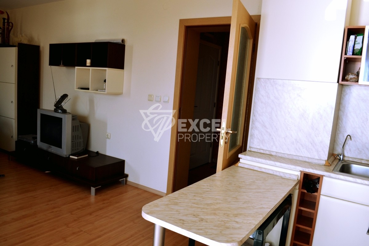 Месамбрия Форт комплекс,  Елените- тристаен имот с гледка море