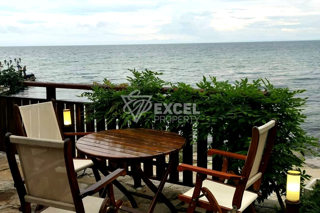 Едностаен имот в комплекс Райска Градина - Свети Влас, първа линия