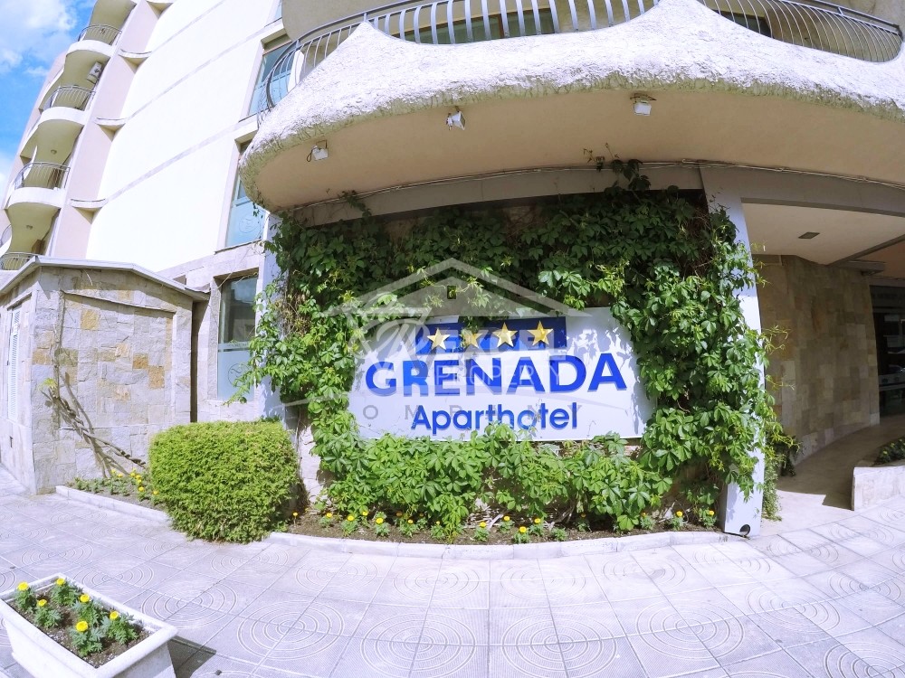 Двустаен имот с гледка басейн, комплекс Гренада -Слънчев Бряг