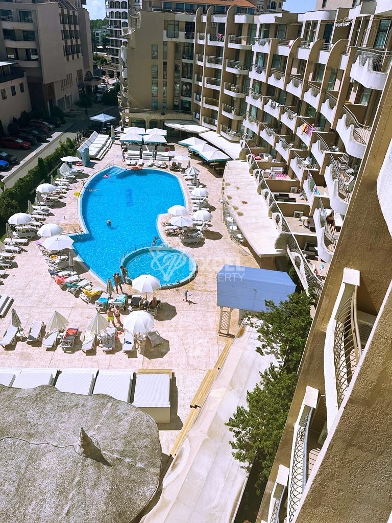 Двустаен имот с гледка басейн, комплекс Гренада -Слънчев Бряг