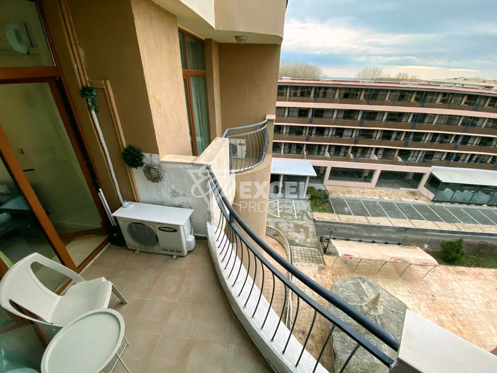 Двустаен имот с гледка басейн, комплекс Гренада -Слънчев Бряг