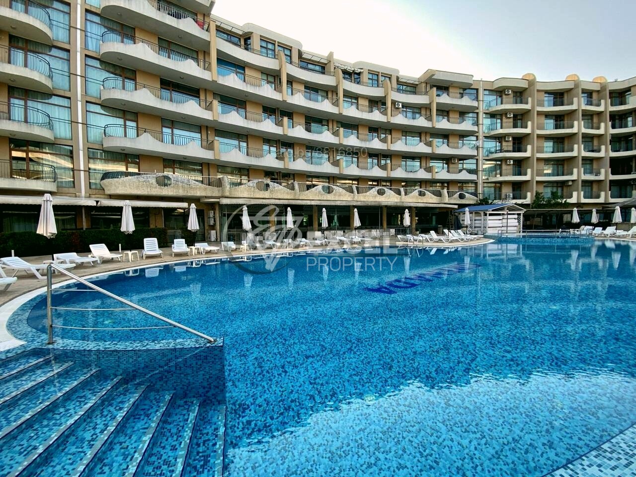 Двустаен имот с гледка басейн, комплекс Гренада -Слънчев Бряг