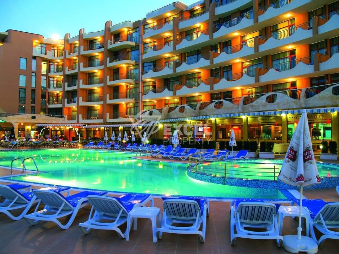 Двустаен имот с гледка басейн, комплекс Гренада -Слънчев Бряг