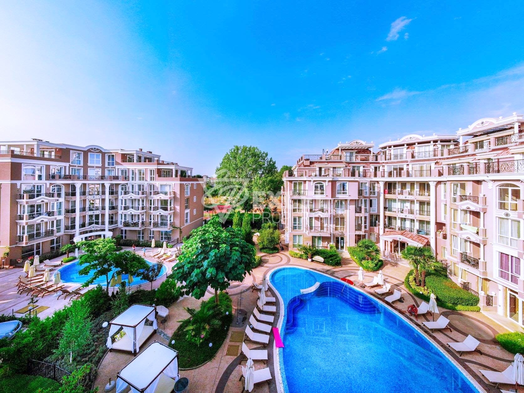 Тристаен стилен имот- в Изида Палас 2 комплекс Слънчев Бряг