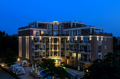 Тристаен стилен имот- в Изида Палас 2 комплекс Слънчев Бряг