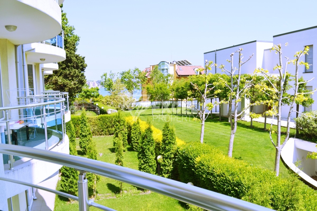 Тристаен имот в Равда-комплекс Оазис, частично гледка море