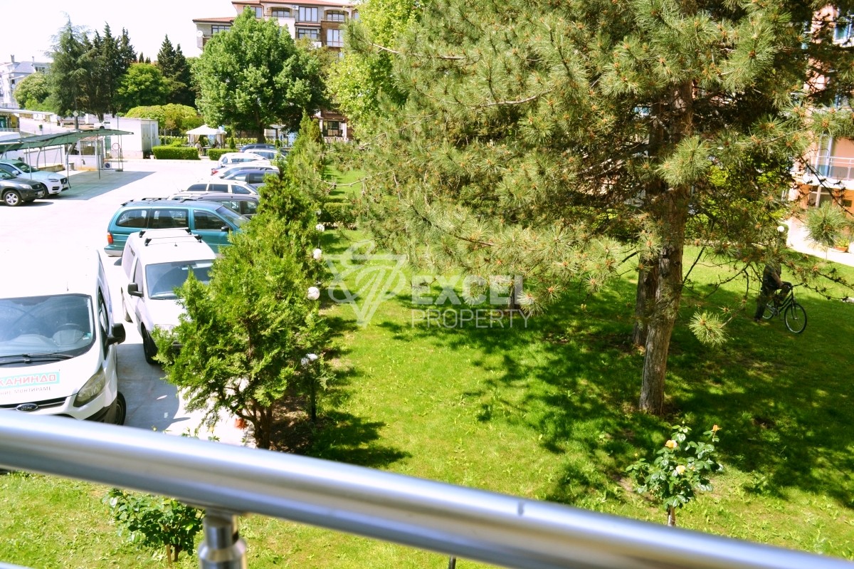 Тристаен имот в Равда-комплекс Оазис, частично гледка море