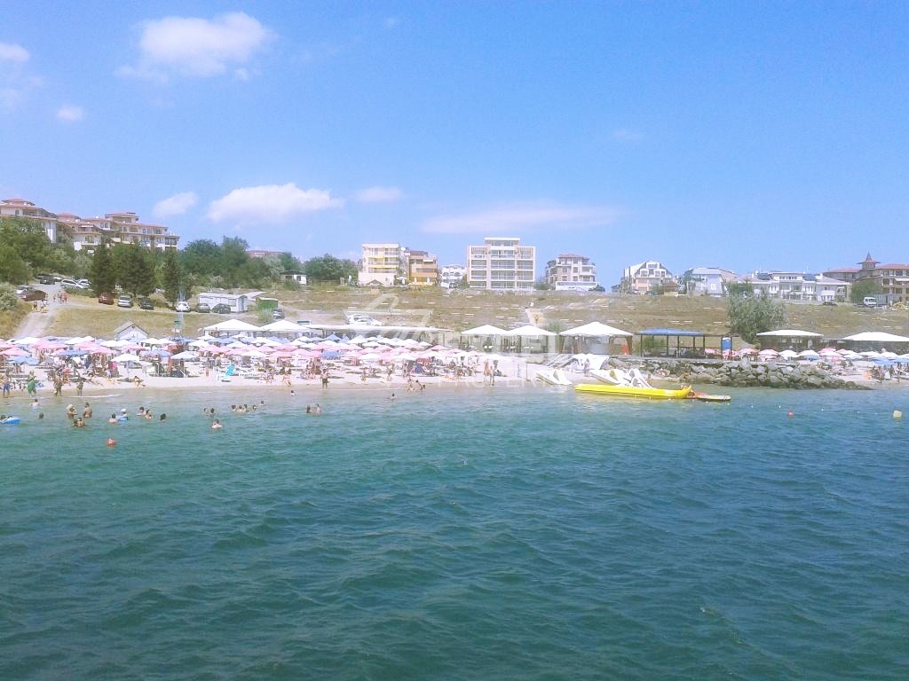 Тристаен имот в Равда-комплекс Оазис, частично гледка море